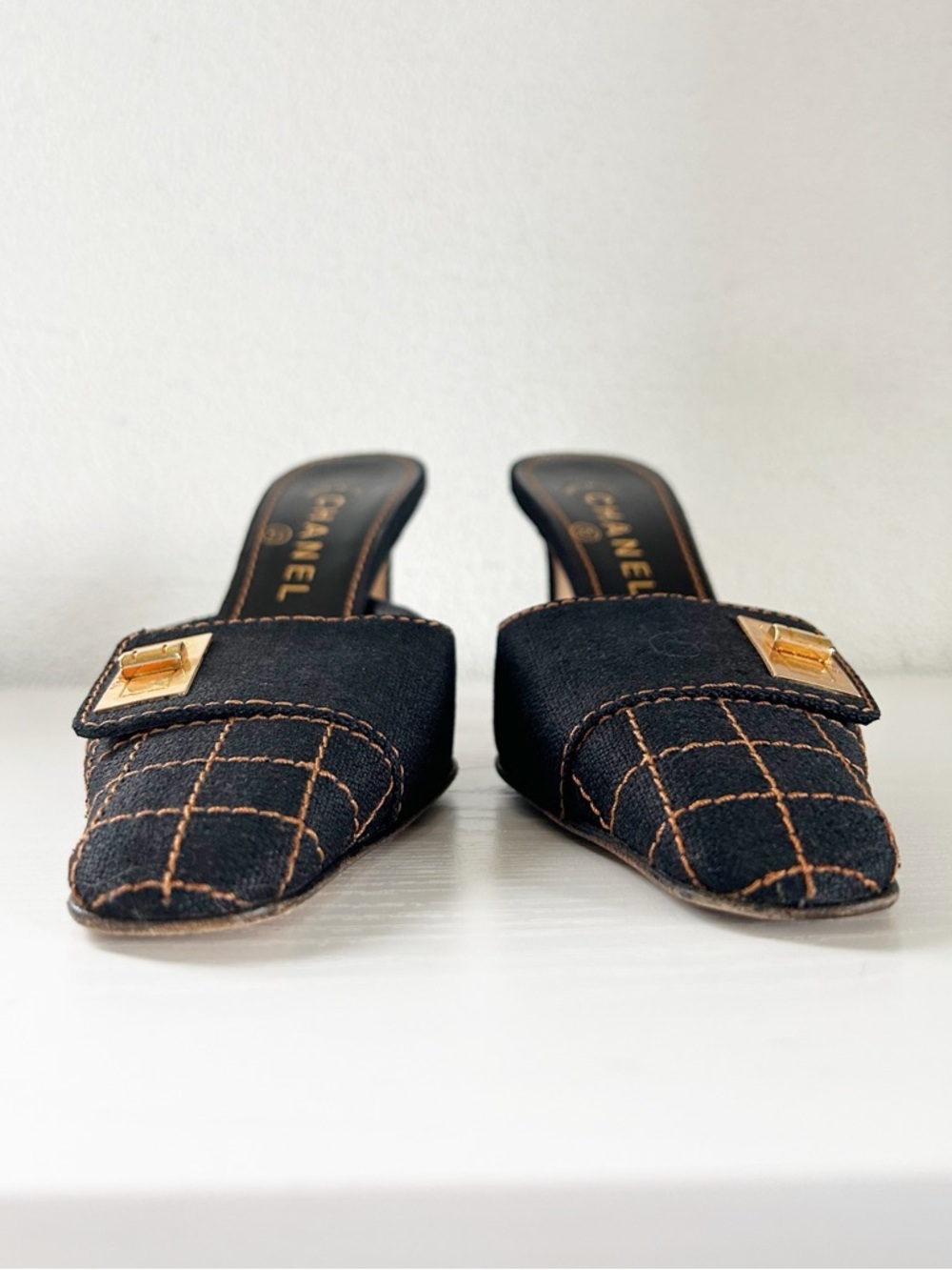 Chanel Vintage Dark Denim Turnlock Quilted Mule Heels Size EU 38.5 - Picture 6 of 13
